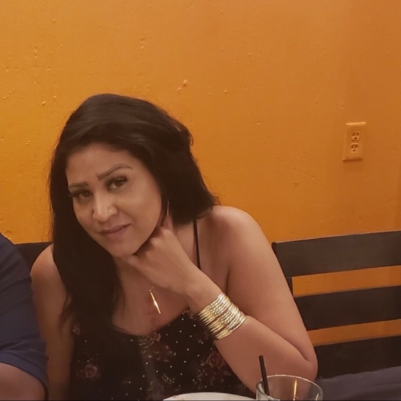 2 spaghetti strap tops - Picture 9 of 9